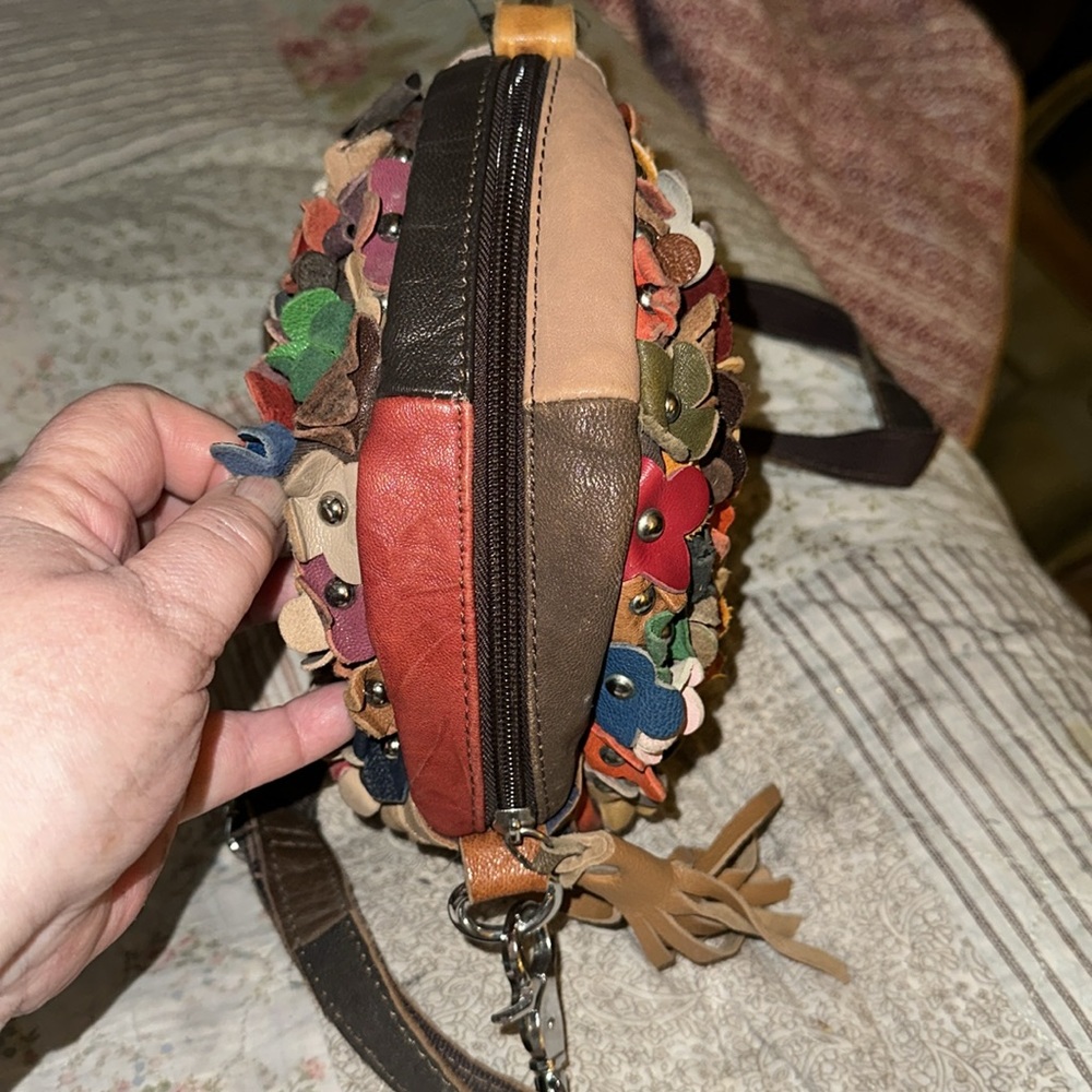 Round multicolored leather flower with studs cross body handbag (GG) - Picture 4 of 10